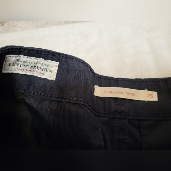 Levi's Black Belted Chinos High Loose Taper Fit - Size 25 - Picture 3 of 4